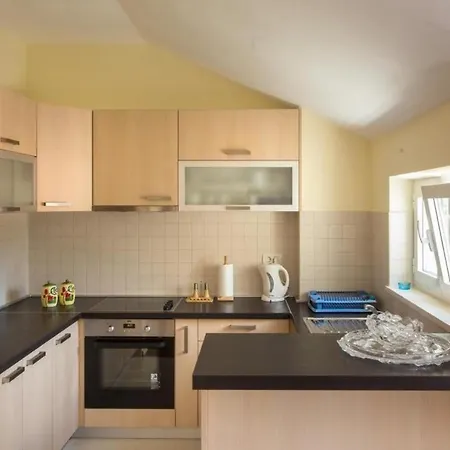 Апартаменты Dina - Two Bedroom With Balcony And Sea View A4+1